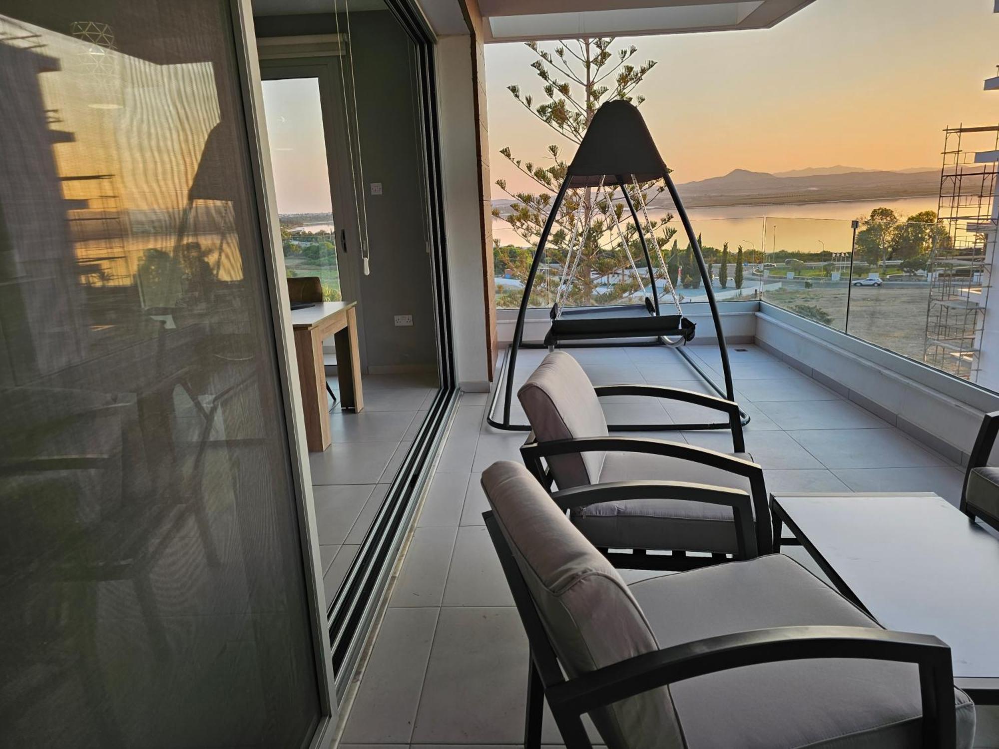 Majestic Sunset Salt Lake Views 300M From Beach Λάρνακα Εξωτερικό φωτογραφία
