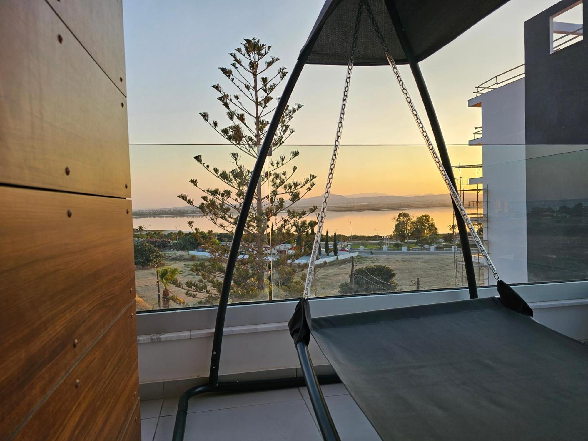 Majestic Sunset Salt Lake Views 300M From Beach Λάρνακα Εξωτερικό φωτογραφία